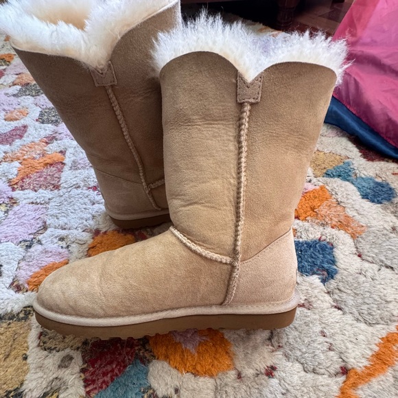 UGG Bailey Button - Picture 5 of 8